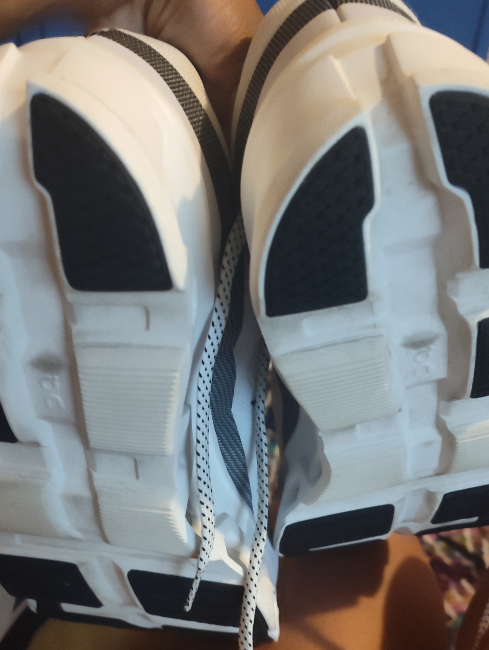 On Running Men's Cloudswift White/Black Running Shoes - Picture 4 of 4